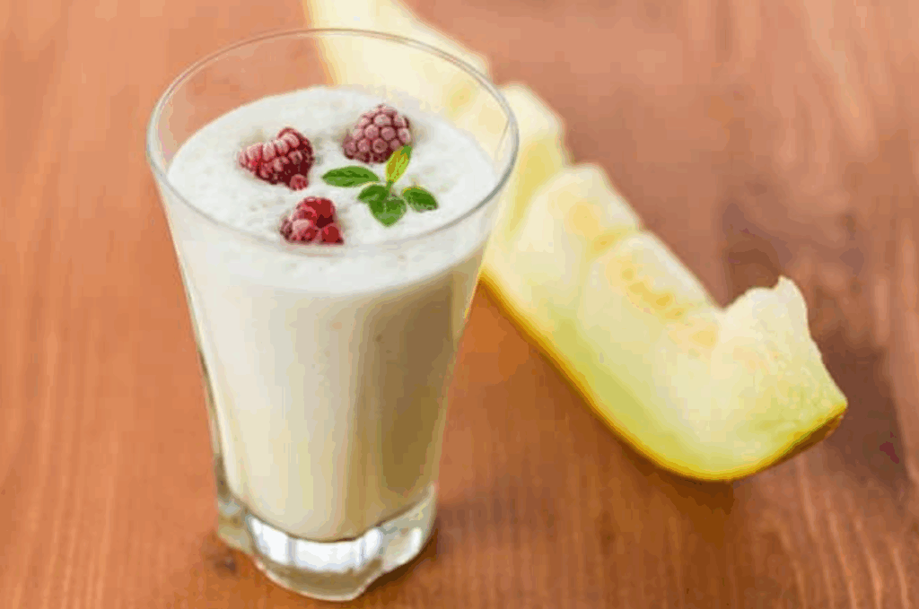 Mosolygó nap sárgadinnye smoothie