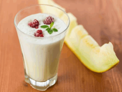 Mosolygó nap sárgadinnye smoothie