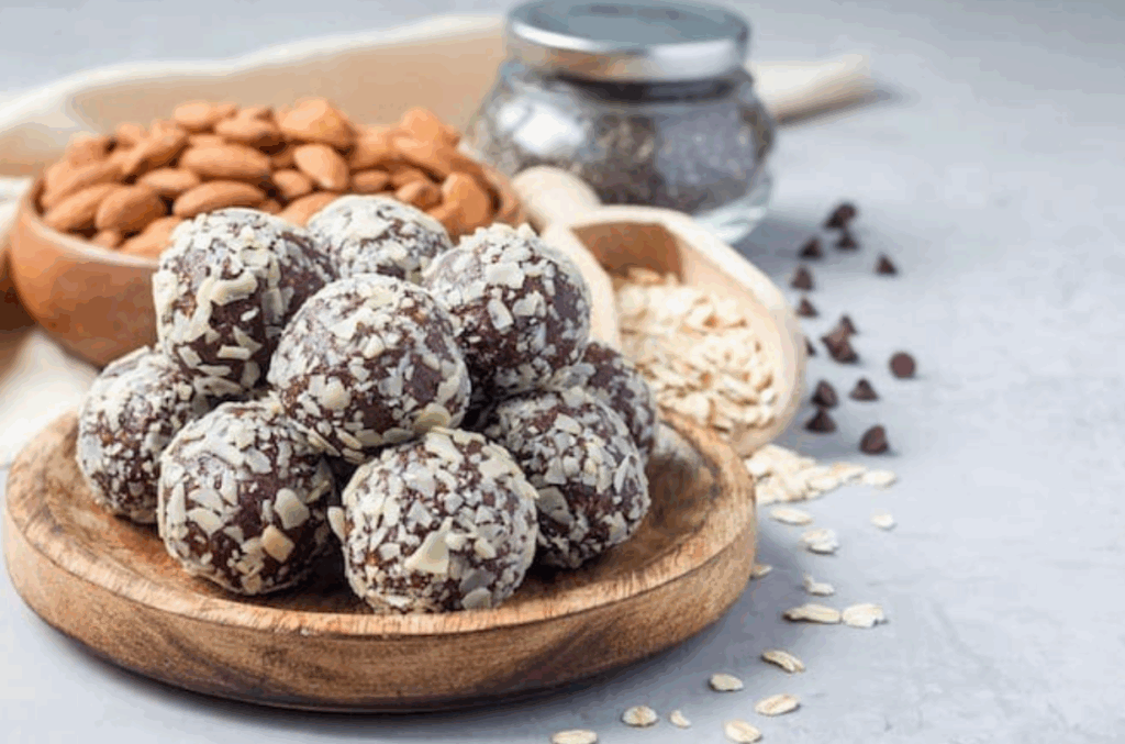 Energiagolyó chia maggal és gyümölcsökkel